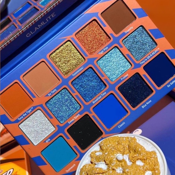 Kellogg's Frosted Flakes x Glamlite Cosmetics Eyeshadow Palette 15 Shades NEW! - Picture 7 of 15
